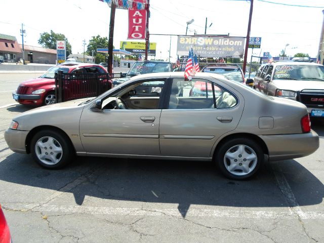 Nissan Altima 2001 photo 1