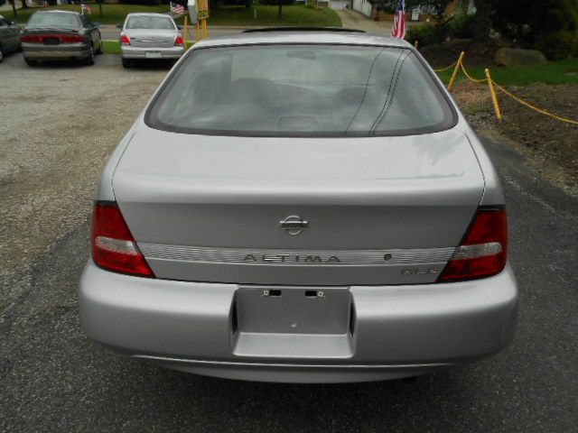 Nissan Altima 3.0 Quattro Sedan