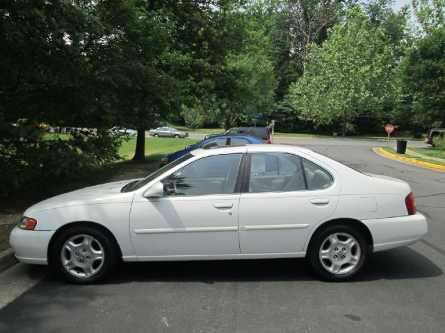 Nissan Altima 2001 photo 1