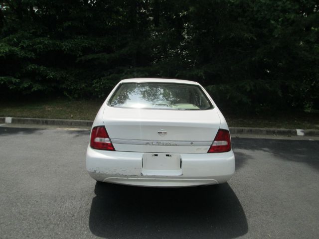 Nissan Altima 2001 photo 4