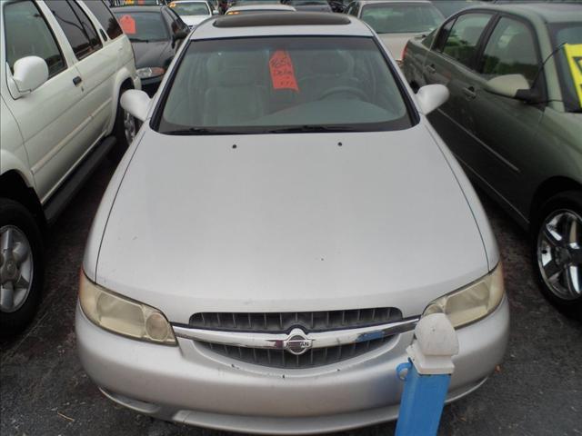 Nissan Altima 2001 photo 1