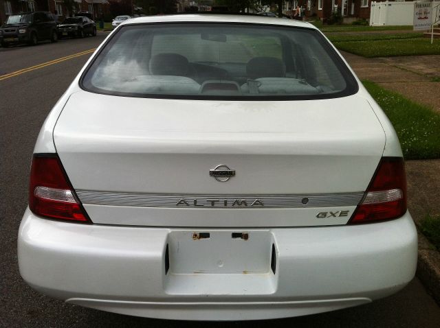 Nissan Altima 2001 photo 4