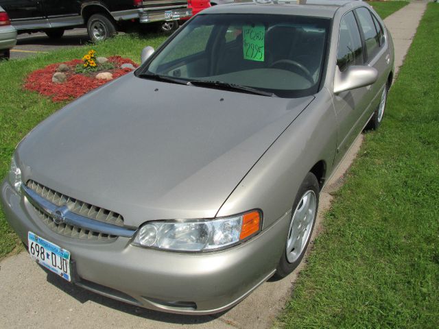 Nissan Altima 2001 photo 4