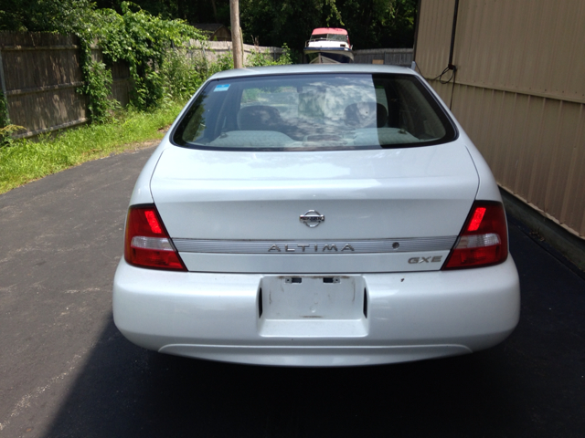 Nissan Altima 2001 photo 4