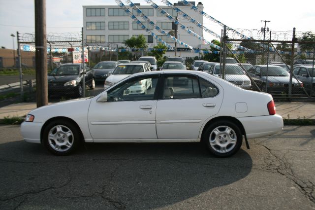 Nissan Altima 3.0 Quattro Sedan