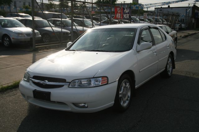 Nissan Altima 2001 photo 1