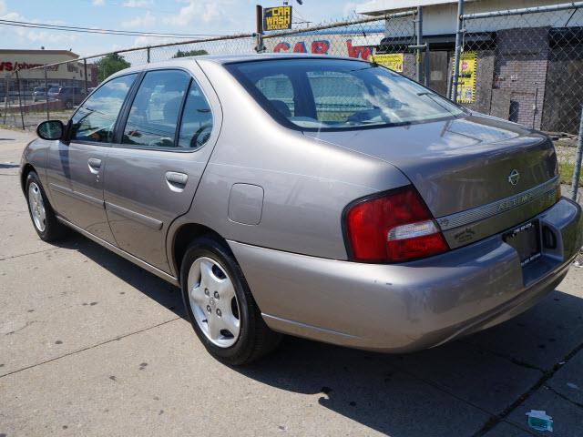 Nissan Altima 2001 photo 1