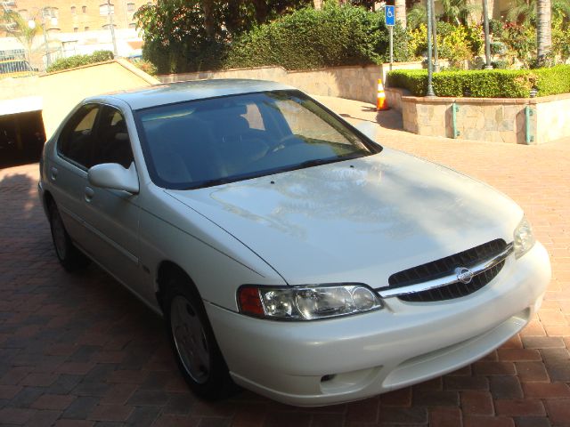 Nissan Altima 2001 photo 4