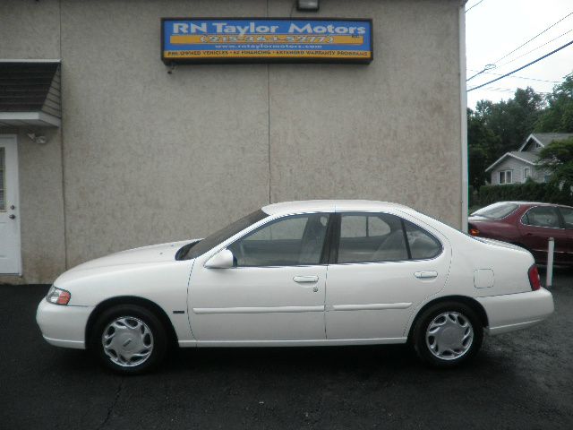 Nissan Altima 2001 photo 4