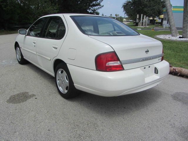 Nissan Altima 2001 photo 16