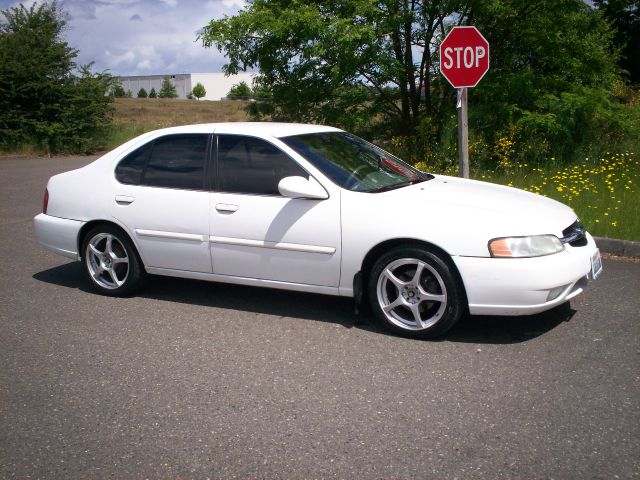 Nissan Altima 2001 photo 1