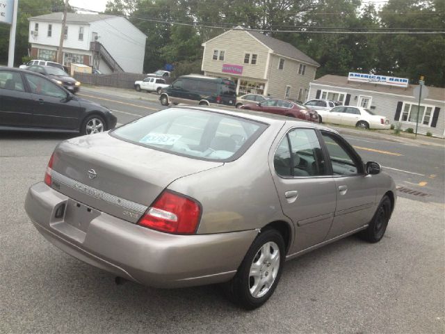 Nissan Altima 2001 photo 1