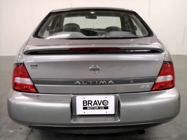 Nissan Altima 2001 photo 1