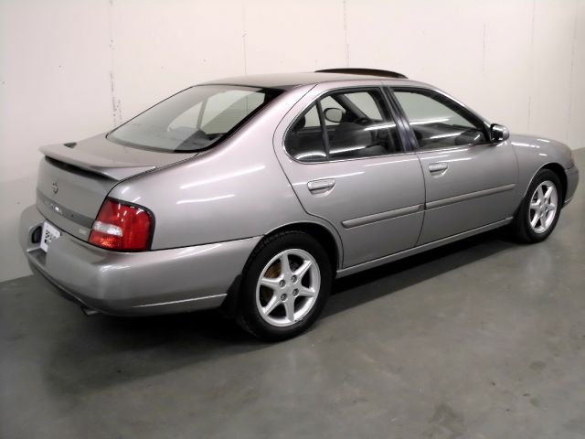 Nissan Altima 2001 photo 4