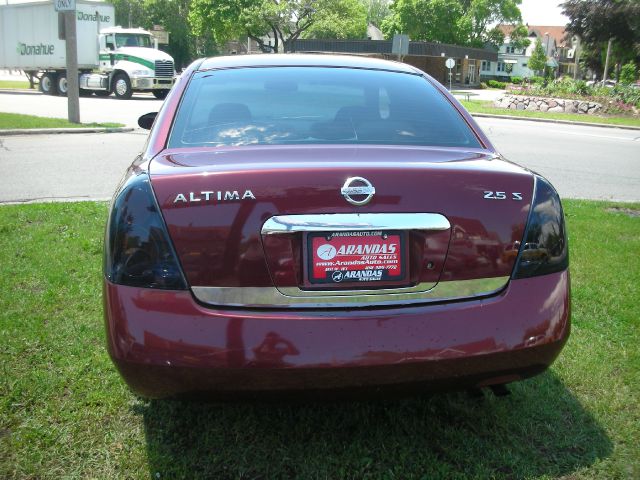 Nissan Altima Pickupslt Quad Cab SWB 4WD 4x4 Truck Sedan