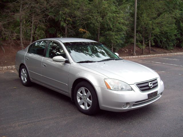 Nissan Altima Pickupslt Quad Cab SWB 4WD 4x4 Truck Sedan