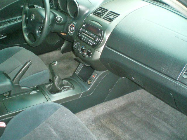 Nissan Altima Pickupslt Quad Cab SWB 4WD 4x4 Truck Sedan