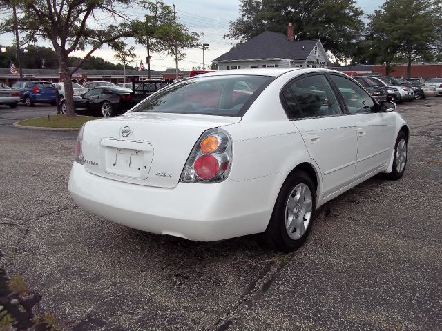 Nissan Altima Pickupslt Quad Cab SWB 4WD 4x4 Truck Sedan