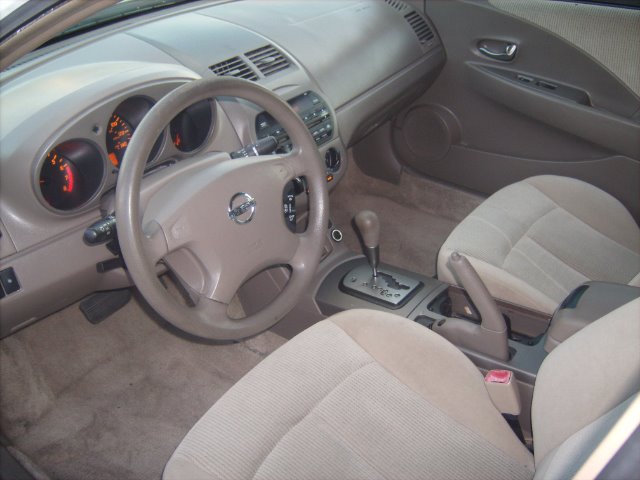 Nissan Altima Pickupslt Quad Cab SWB 4WD 4x4 Truck Sedan