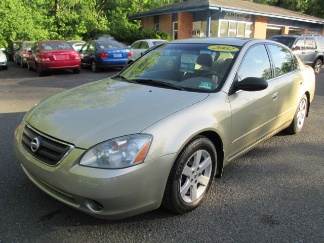 Nissan Altima Pickupslt Quad Cab SWB 4WD 4x4 Truck Sedan