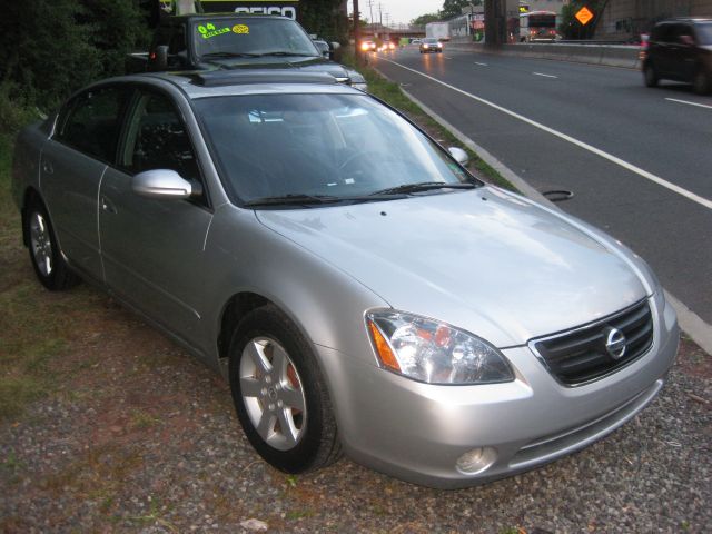 Nissan Altima Pickupslt Quad Cab SWB 4WD 4x4 Truck Sedan