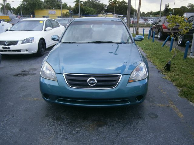 Nissan Altima Pickupslt Quad Cab SWB 4WD 4x4 Truck Sedan