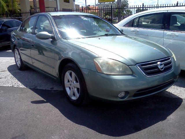 Nissan Altima Pickupslt Quad Cab SWB 4WD 4x4 Truck Sedan