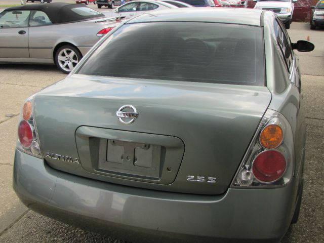 Nissan Altima Pickupslt Quad Cab SWB 4WD 4x4 Truck Sedan