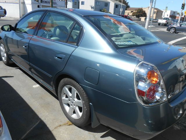 Nissan Altima Pickupslt Quad Cab SWB 4WD 4x4 Truck Sedan