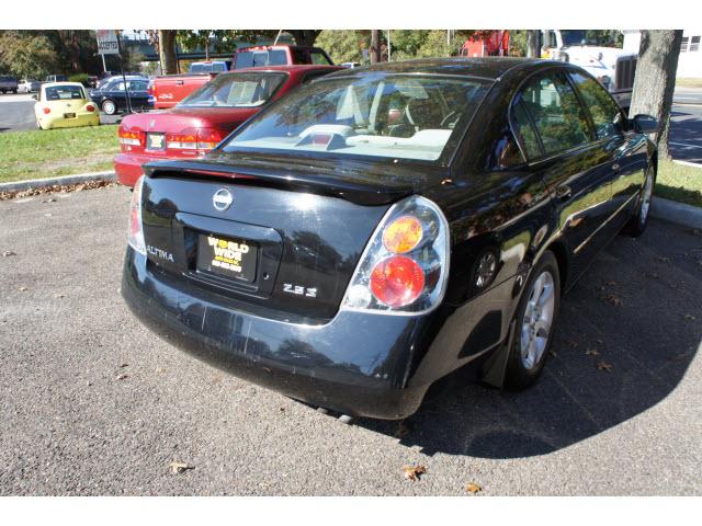 Nissan Altima 2002 photo 4