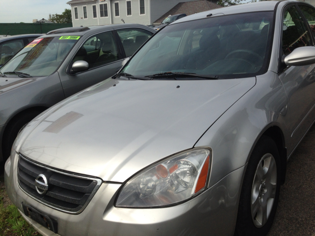 Nissan Altima Pickupslt Quad Cab SWB 4WD 4x4 Truck Sedan