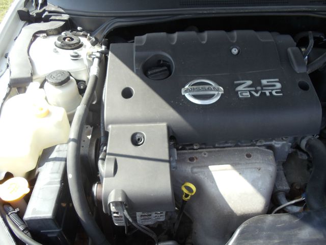 Nissan Altima Pickupslt Quad Cab SWB 4WD 4x4 Truck Sedan