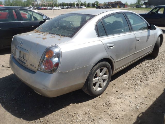 Nissan Altima 2002 photo 3