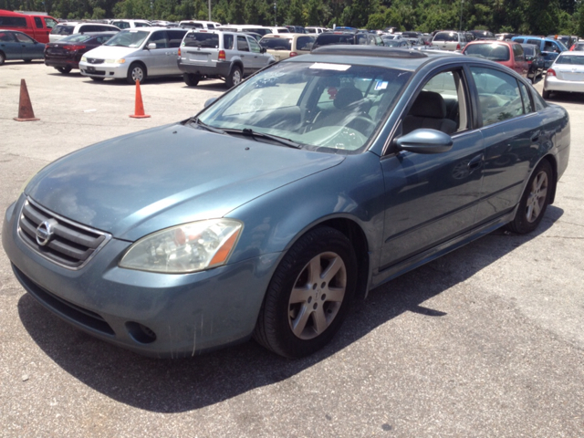 Nissan Altima Pickupslt Quad Cab SWB 4WD 4x4 Truck Sedan