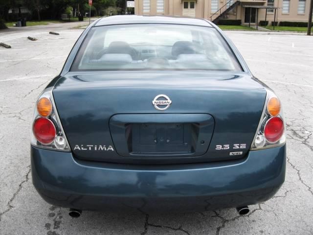 Nissan Altima SE Sedan