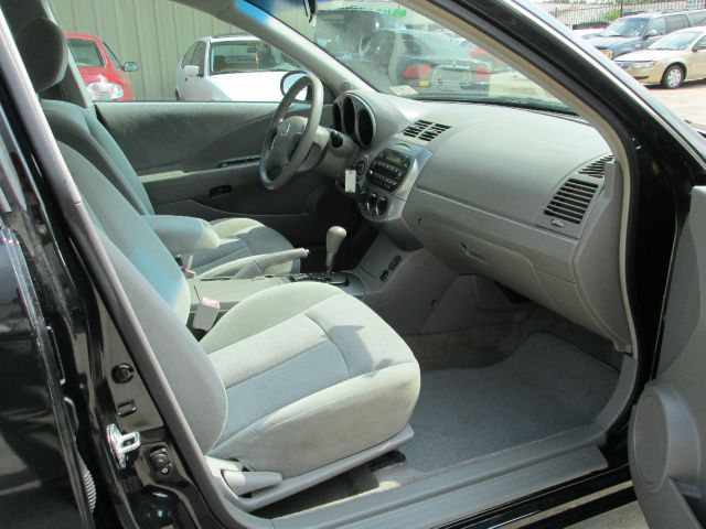 Nissan Altima Pickupslt Quad Cab SWB 4WD 4x4 Truck Sedan