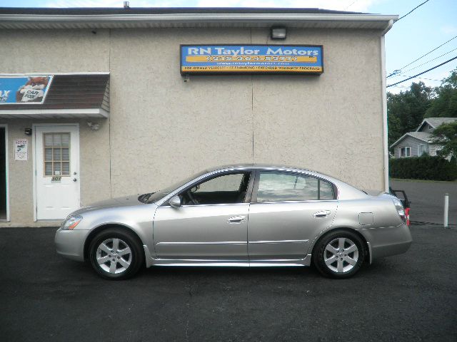 Nissan Altima SLT Quad Cab 2WD Sedan