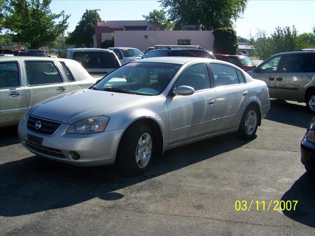 Nissan Altima Standard 4X4 Hardtop Sedan