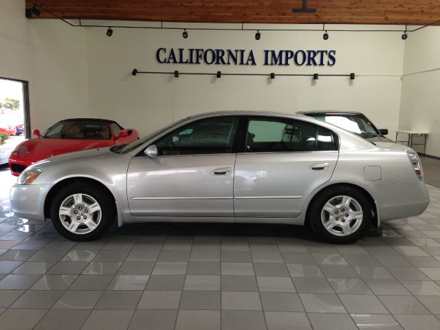 Nissan Altima SLT Quad Cab 2WD Sedan