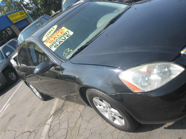 Nissan Altima 2003 photo 1