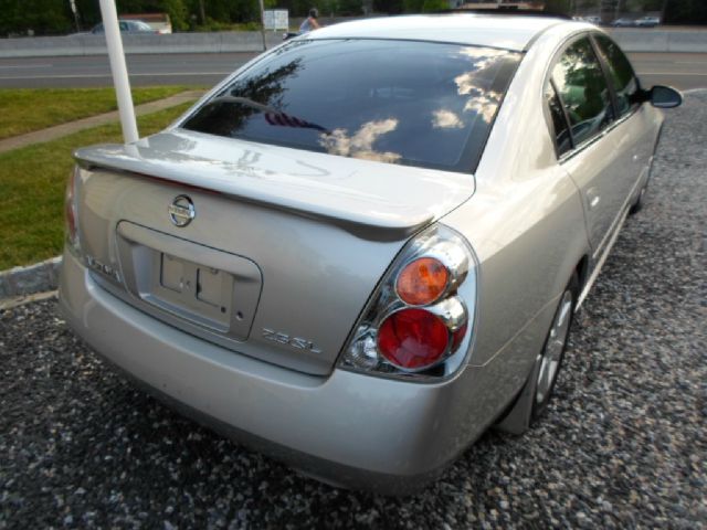 Nissan Altima SLT Quad Cab 2WD Sedan