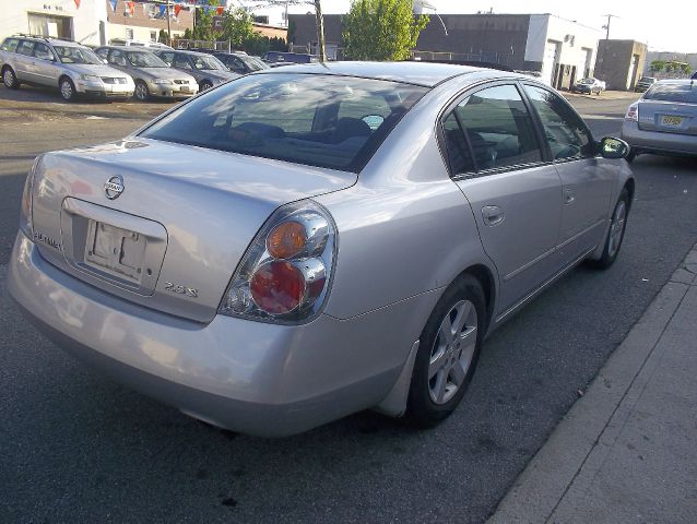 Nissan Altima Pickupslt Quad Cab SWB 4WD 4x4 Truck Sedan