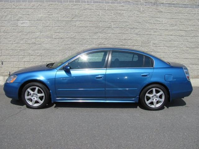 Nissan Altima SE Sedan