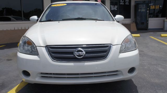 Nissan Altima Pickupslt Quad Cab SWB 4WD 4x4 Truck Sedan