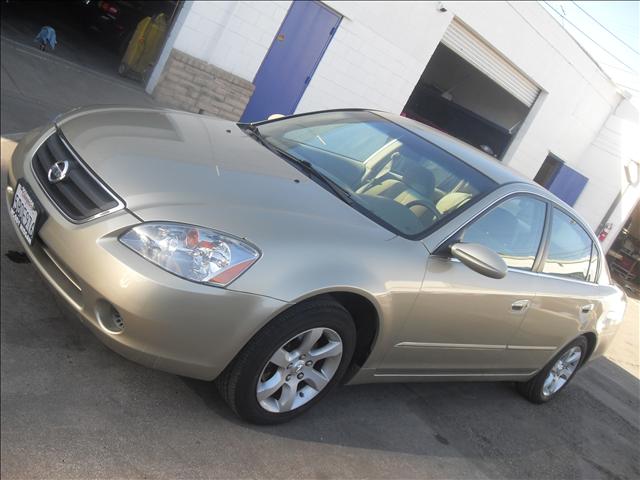 Nissan Altima 2WD Crew Cab 140.5 Laramie Sedan