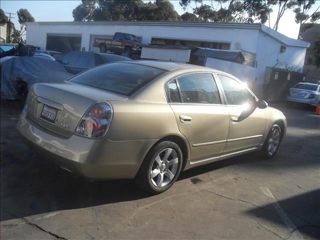 Nissan Altima 2003 photo 2