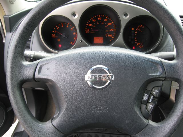 Nissan Altima Pickupslt Quad Cab SWB 4WD 4x4 Truck Sedan