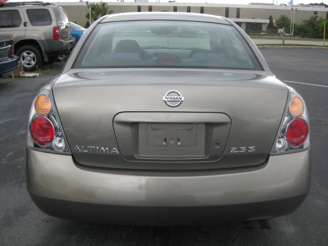 Nissan Altima Pickupslt Quad Cab SWB 4WD 4x4 Truck Sedan