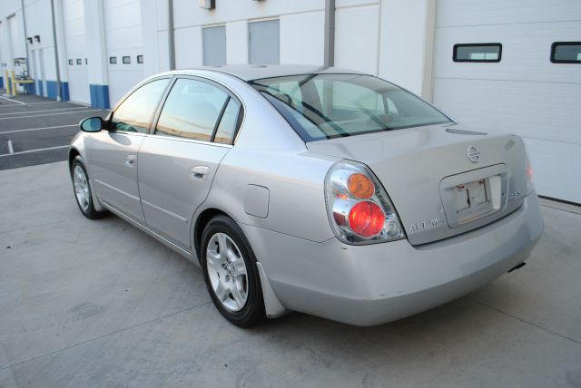 Nissan Altima Pickupslt Quad Cab SWB 4WD 4x4 Truck Sedan