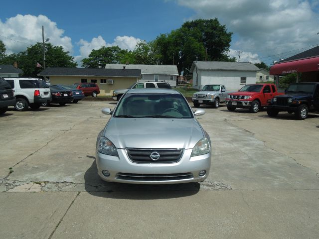 Nissan Altima Pickupslt Quad Cab SWB 4WD 4x4 Truck Sedan